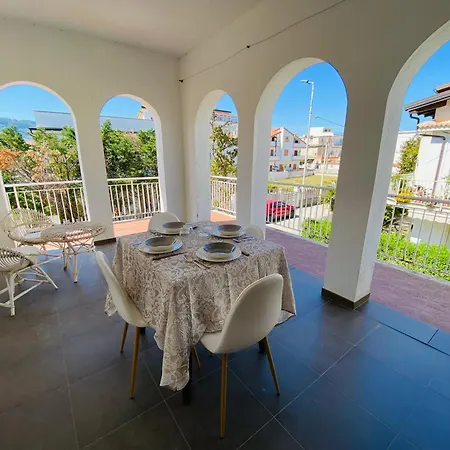بيت للعطل Casa Famiglia *